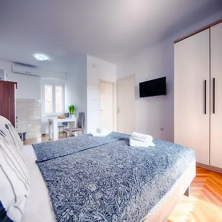 Seaview Emerald Suites *