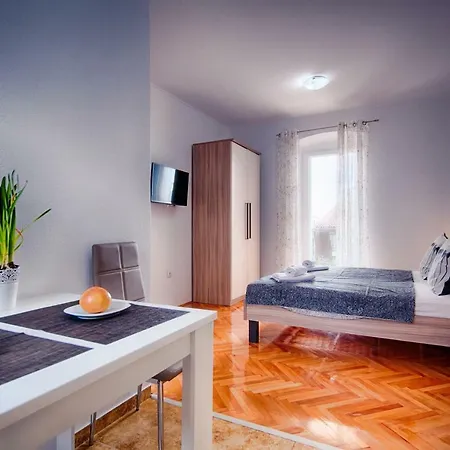 Seaview Emerald Suites Komiža